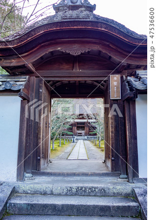 冬の京都の一休寺 47536600