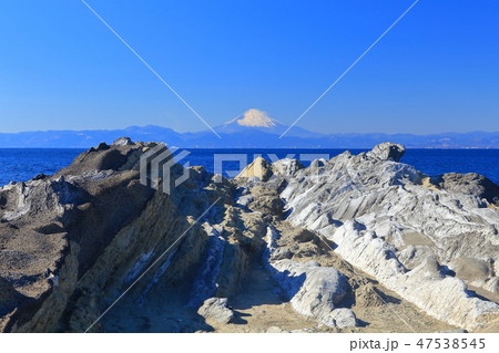 【神奈川県】城ヶ島から見た富士山 47538545