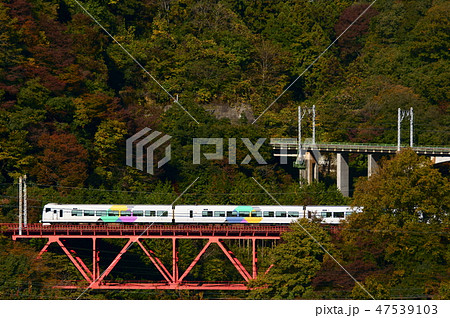 紅葉始まる中央線 E257系・特急あずさ/特急かいじ 紅葉始まる中央線 E257系・特急あずさ/特急かいじ 47539103