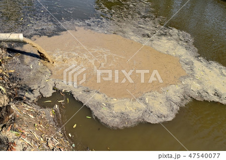 dirty water through pipe drop in water 47540077