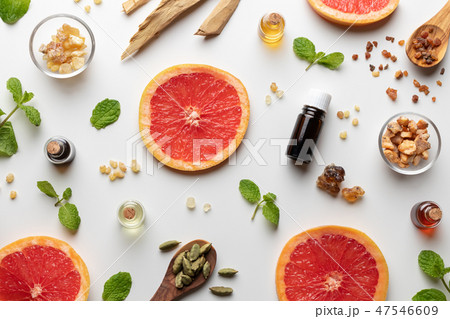Bottles of essential oil with grapefruit and herbs Bottles of essential oil with grapefruit and herbs 47546609