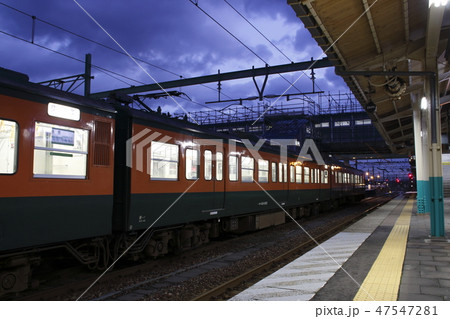 終焉近い弥彦線115系湘南色車両(吉田駅:始発列車) 終焉近い弥彦線115系湘南色車両(吉田駅:始発列車) 47547281