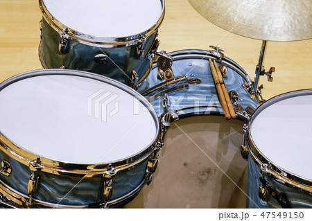 練習スタジオのドラムセット（ビンテージ） 47549150