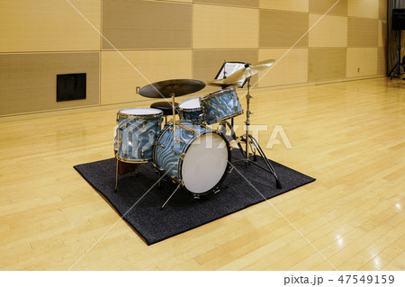 練習スタジオのドラムセット（ビンテージ） 47549159