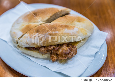 ミシュランも認めたマカオのB級グルメ! ポークショップバーガー ミシュランも認めたマカオのB級グルメ! ポークショップバーガー 47550052