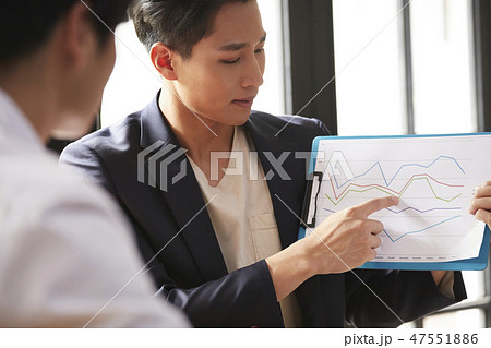 男性　ビジネス　面接 47551886