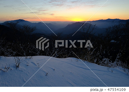 高見山の冬の夜明け(奈良県吉野郡東吉野村) 高見山の冬の夜明け(奈良県吉野郡東吉野村) 47554109