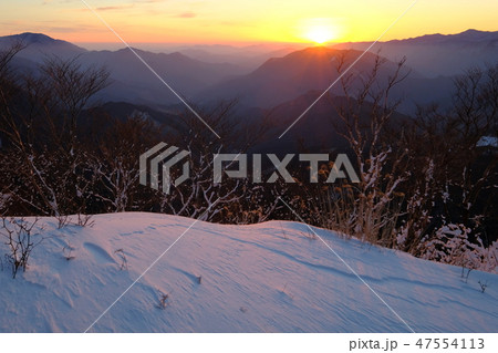 高見山の冬の夜明け(奈良県吉野郡東吉野村) 高見山の冬の夜明け(奈良県吉野郡東吉野村) 47554113