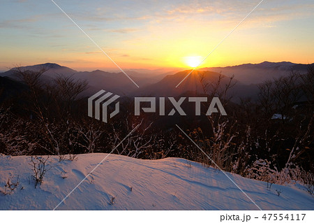 高見山の冬の夜明け(奈良県吉野郡東吉野村) 高見山の冬の夜明け(奈良県吉野郡東吉野村) 47554117