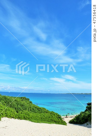 沖縄 宮古島 青空と青い海の砂山ビーチ 沖縄 宮古島 青空と青い海の砂山ビーチ 47556418