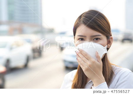 City air pollution concept. Woman wearing N95 mask 47556527