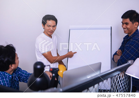 Business meetings of real estate brokers and engineering team to Business meetings of real estate brokers and engineering team to 47557840