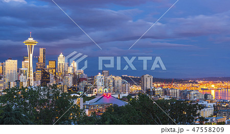 colorful Seattle city scape with cloudy at night. 47558209