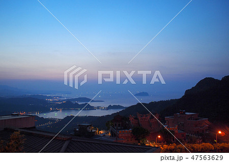 台湾　九份の夕暮れ 47563629