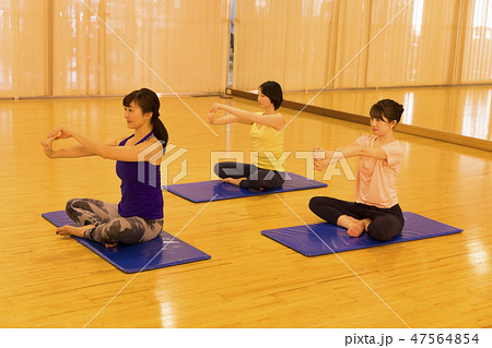 ホットヨガ、ヨガ、ヨーガ、女性、人物、ライフスタイル 47564854