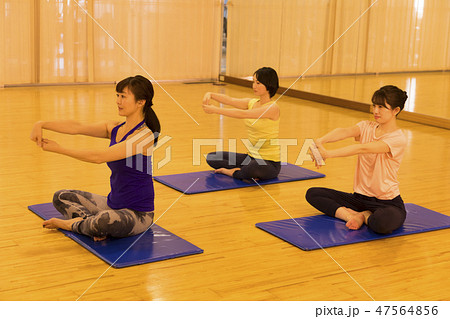 ホットヨガ、ヨガ、ヨーガ、女性、人物、ライフスタイル 47564856