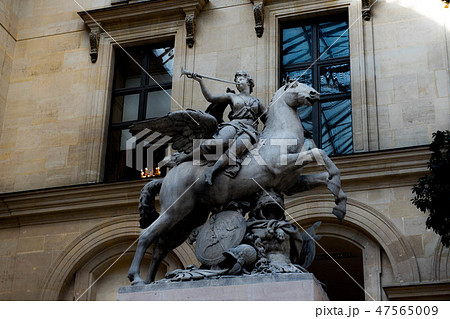 ルーブル美術館 47565009