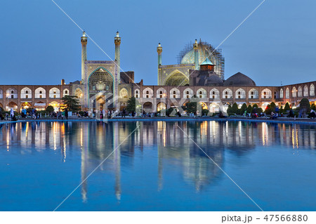 Night shot of Shah Mosque in Imam square, Isfahan Night shot of Shah Mosque in Imam square, Isfahan 47566880