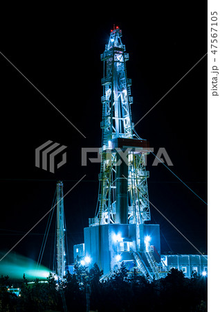 Oil and Gas Drilling Rig at night. Oil drilling rig operation on the oil platform.  47567105