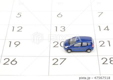 カレンダーと自動車 47567518