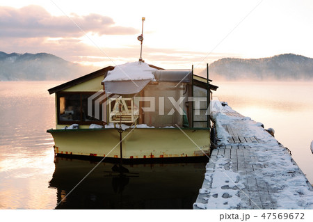 野尻湖の朝焼け 47569672
