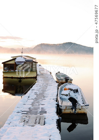 野尻湖の朝焼け 47569677