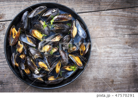 Traditional barbecue Italian blue mussels 47570291