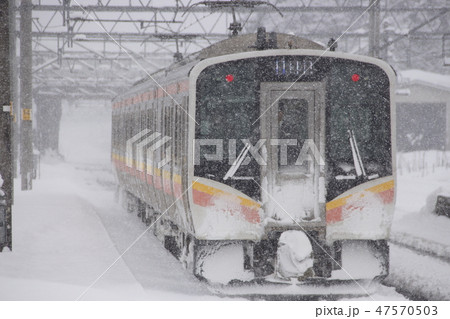 吹雪の中を行く、上越線E129系（水上⇔長岡） 47570503