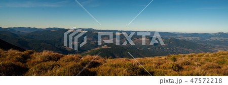 Panoramic view of idyllic mountain scenery in sunny day 47572218