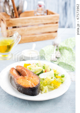 salmon with salad 47573962
