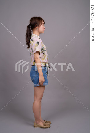 Full length portrait of beautiful young Asian woman standing 47576021