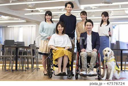 日本ユニバーサルマナー協会監修素材 障害者 ビジネスイメージ 日本ユニバーサルマナー協会監修素材 障害者 ビジネスイメージ 47576724