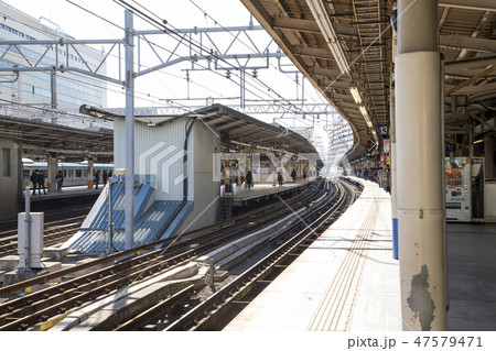 横浜駅のホームの写真素材 [47579471] - PIXTA