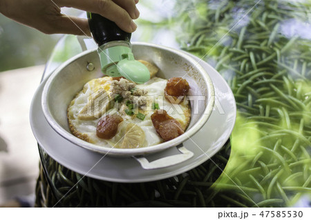 Breakfast with panned egg at the coffee shop. 47585530