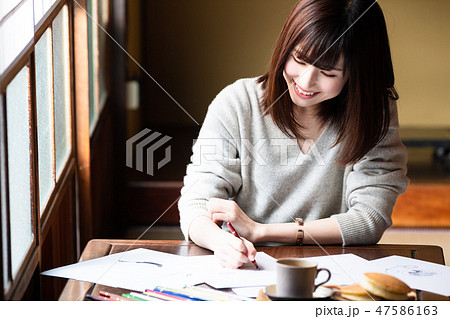若い女性 フリーランス 若い女性 フリーランス 47586163