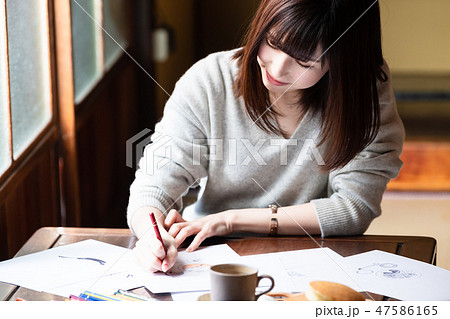 若い女性 フリーランス 若い女性 フリーランス 47586165