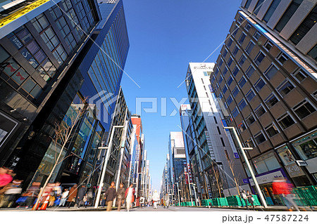 日本の東京都市景観　銀座の街並みを望む（銀座八丁目から望む歩行者天国） 47587224