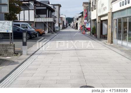 歴史的街並三次町の石畳通り 47588080