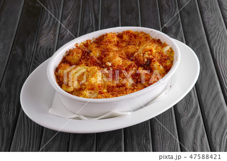 Pasta baked with shrimps and cheese 47588421