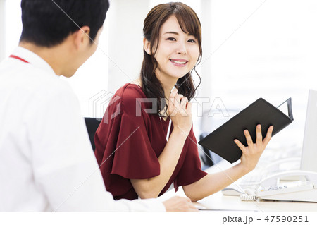 ビジネス 女性 オフィス ビジネスウーマン ビジネス 女性 オフィス ビジネスウーマン 47590251