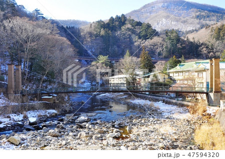 塩原温泉 山ゆりの吊り橋と箒川と温泉街 塩原温泉 山ゆりの吊り橋と箒川と温泉街 47594320