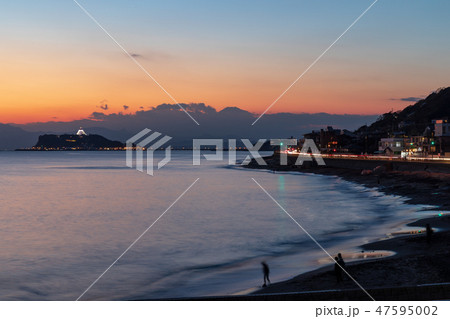 夕暮れの稲村ケ崎 47595002