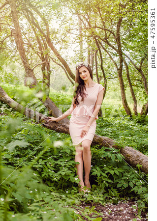 Young healthy woman outdoors portrait. 47595361