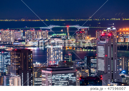 《東京都》東京の夜景・東京ゲートブリッジを望む 47596007