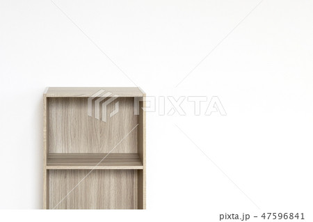 新築住宅の部屋と棚 47596841