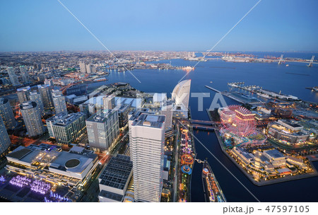 日本の横浜都市景観 澄み渡る都心・横浜から東京タワーや東京スカイツリー、渋谷、新宿などを一望 日本の横浜都市景観 澄み渡る都心・横浜から東京タワーや東京スカイツリー、渋谷、新宿などを一望 47597105