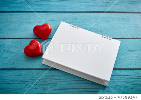 Love Heart and empty calendar Love Heart and empty calendar 47599347