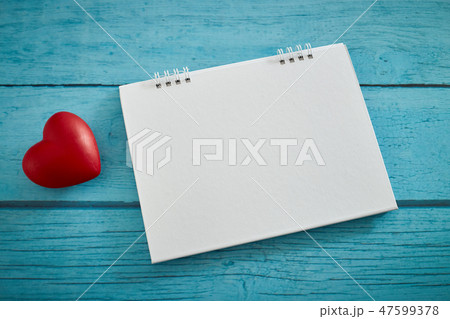 Love Heart and empty calendar Love Heart and empty calendar 47599378