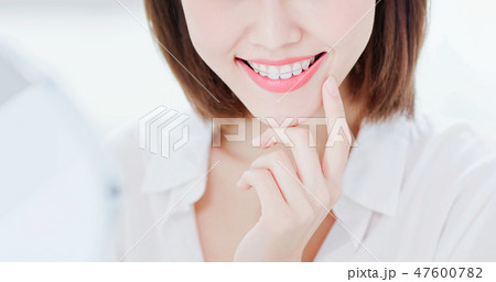 woman with retainer for teeth woman with retainer for teeth 47600782