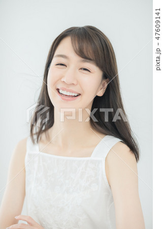 young woman 47609141